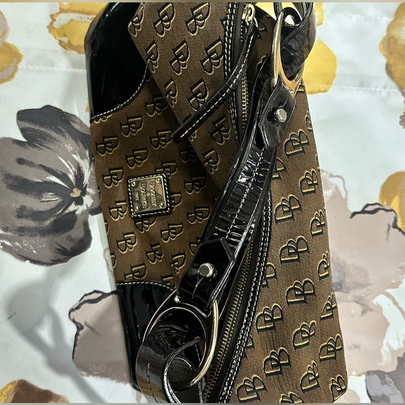 DOONEY & BOURKE Logo Monogramed Zippered Shoulder Bag - Picture 13 of 15